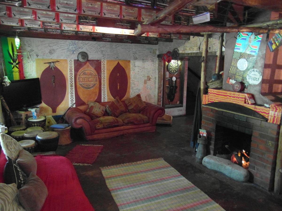 Dijembe Backpackers Lodge Stormsrivier Buitenkant foto